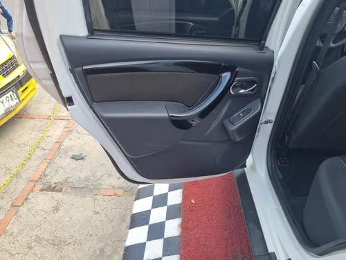 Renault Duster DYNAMIQUE 2.0 MT