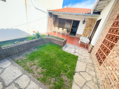 Casa 4 Ambientes Con Garage, Jardín Amplio Y Terraza