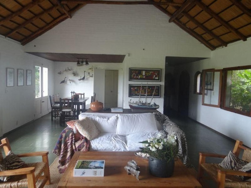 Chacra En Venta Camino Lussich 3 Dormitorios- Ref: 217462