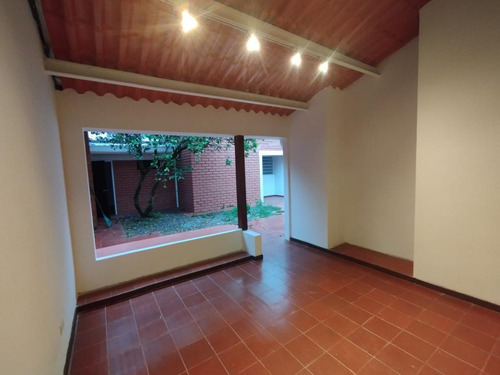 Casa En Arriendo En Pampalinda. Cod A10821