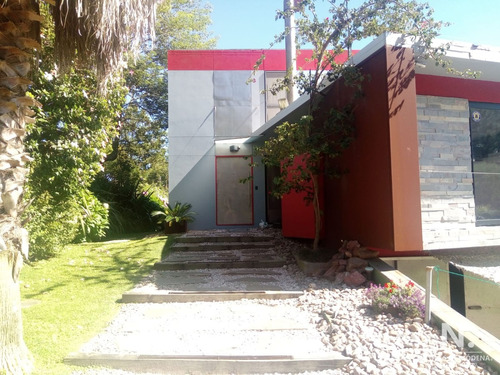 Hermosa Casa En Venta De 2 Dormitorios.