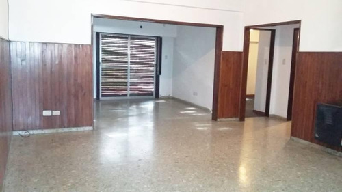 Imagen 6 de 19 de Especular Local Y Departamento Frente Av Escobar