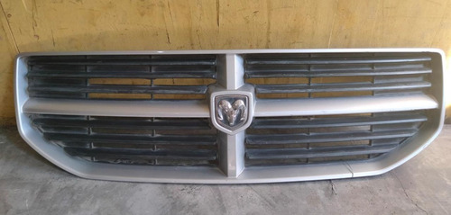 Parrilla Pintada Con Emblema Dodge Caliber 2007-2010