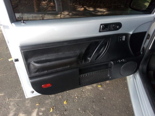 Volkswagen New Beetle 2.0 3p Automática