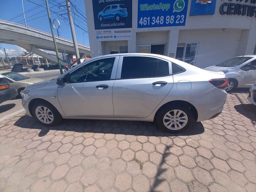 Imagen 2 de 15 de Chevrolet Onix 2021 4p Ls L3/1.0/t Aut (b)