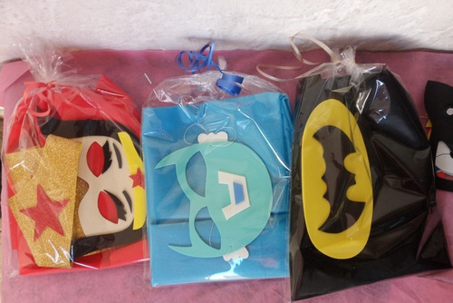 Imagen 4 de 7 de Disfraz Batman Antifaz Y Capita Goma Eva Disfraces X2