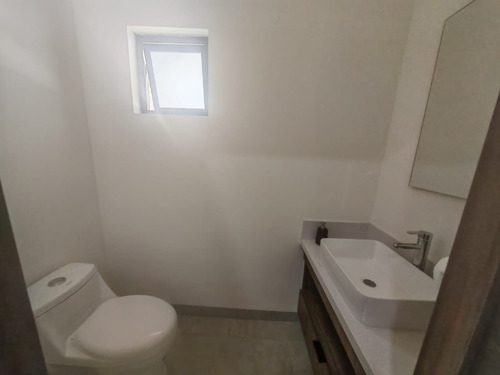 Ubicación Privilegiada En El Municipio De Corregidora Cercano A El Santuario De Schoesntantt, Casas Nuevas Con Magnificas Amenidades. Hay 3 Modelos Con Iluminacion Y Funcionalidad Aprovechado Cada E