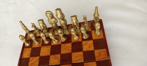 Pequeño Juego De Ajedrez Peruano Plegable.piezas En Bronce