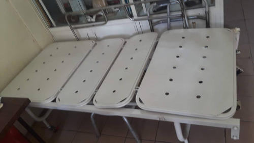 Cama Clínica Reclinable Con Apoya Cabeza Y Ruedas 1100$