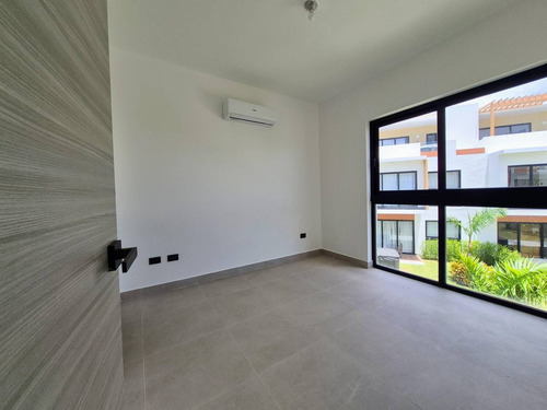 Apartamento Penthouse En Alquiler En Vistaca, Punta Cana, 2h