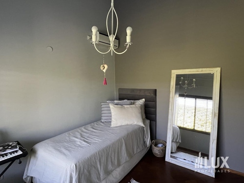 Imagen 13 de 30 de Venta Casa 3 Dormitorios Jardín Piscina Quincho . Av Pellegrini Al 100 Roldán
