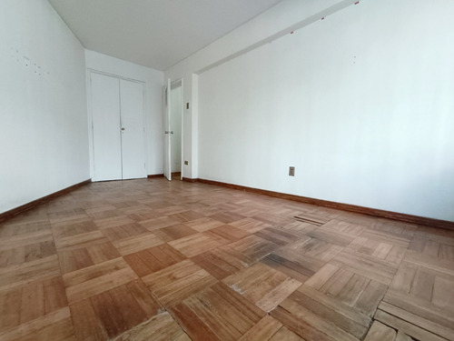 Departamento Primer Piso Con Patio - Providencia