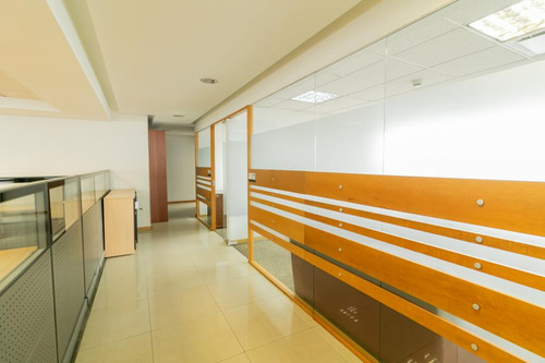 Oficina En Arriendo En Centro Internacional. Cod A1094008