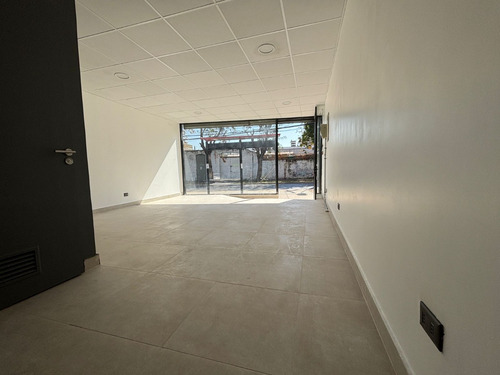 Amplio Local Comercial En San Bernardo Frente A Fiscalía