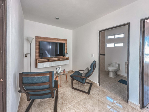 Casa De 3 Recámaras En Fraccionamiento En Venta, A 4 Minutos De Periférico Y 6 De Plaza San Diego