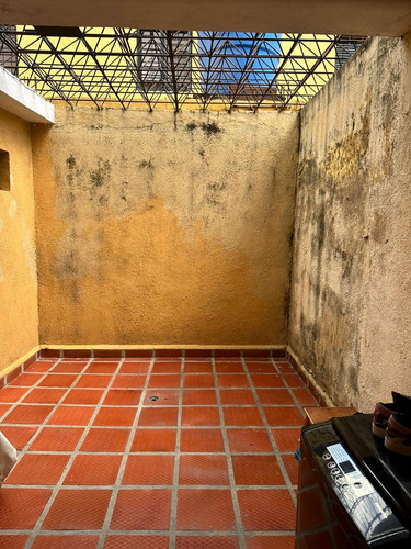 Casa Tipo Townhouse En El Lirial San Diego Valencia Maxi/blk2