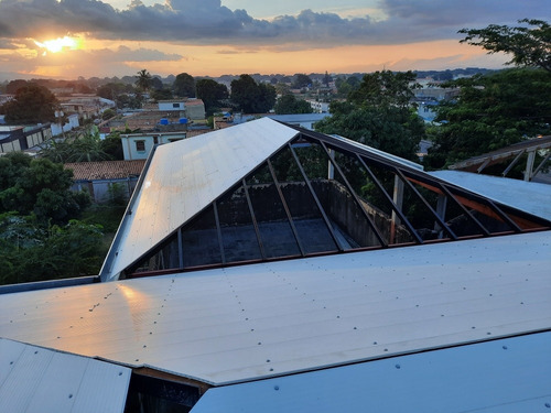Imagen 2 de 5 de Techo En Pvc , Estructuras Metálicas,manto Asfáltico