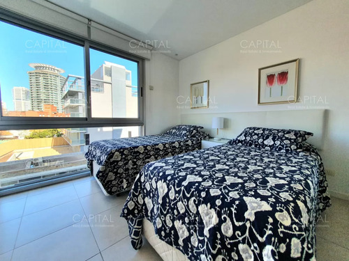 Apartamento En Venta De Tres Dormitorios, Edificio Con Muy Buenos Servicios.