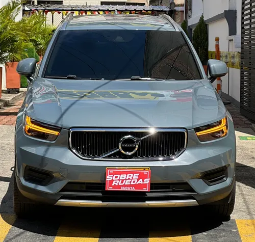Volvo XC40 T4 MOMENTUM 2.0 AT