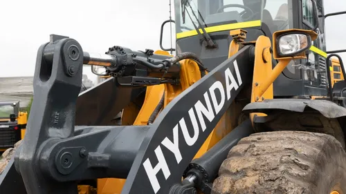 Cargador Hl757-9b