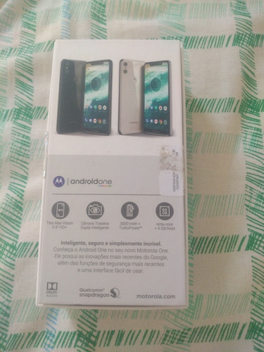 Smartphone Motorola One 64 Gigas. Semi-novo.
