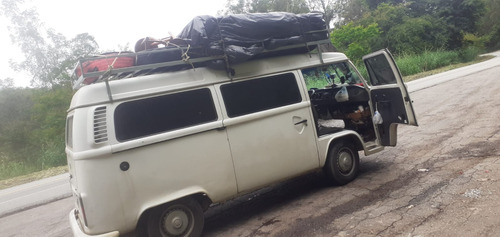 Volkswagen Kombi 1.4 Standard Total Flex 3p