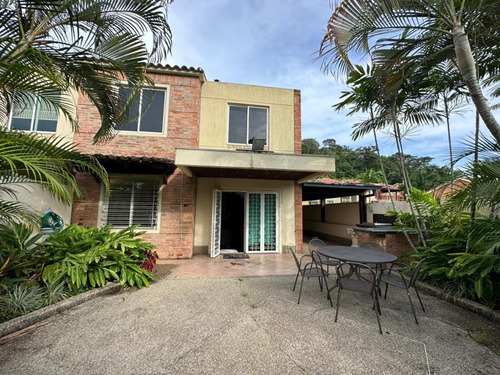 En Alquiler Town House En Residencias Vistalago En Altos De Guataparo