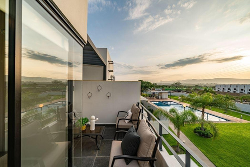 Imagen 3 de 28 de Casa En Venta Con Alberca, Acabados De Lujo Y Terraza Al Sur De Cuernavaca