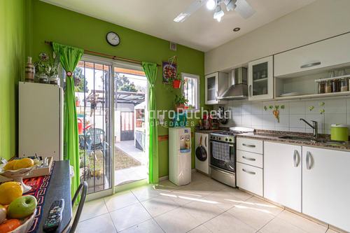 Venta Duplex 4 Ambientes Con Patio Y Cochera En Villa Sarmiento.