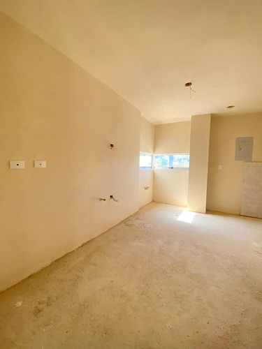 Annic Coronado Vende Townhouse Con Planta 100% Obra Gris En Villas De Aricagua, Urbanización Mañongo 269909