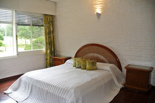 Casa En Venta / 5 Dorm / Punta Del Este / Golf / At2 6380