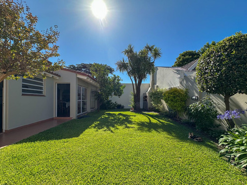 Casa En Venta En Banfield Oeste - Acepta Departamento En Parte De Pago!