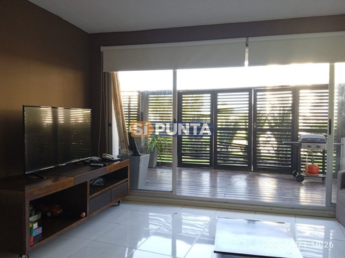 Imagen 6 de 15 de Se Vende Apartamento 2 Dormitorios Con Patio Exclusivo. Frente Al Mar