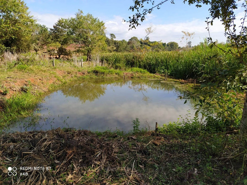 Imagem 2 de 9 de Chácara 16000m2, Rica Em Água Com 2 Tanques Médios E Nascente, 2 Casas Simples, Poço Caipira, Moveis Planejados, Ótima Localização - Ch00185 - 70434347