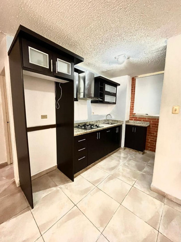 Apartamento Tulipan Sin Amoblar En San Diego. Fv