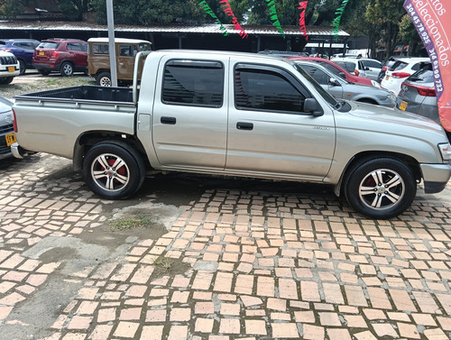 Toyota Hilux 2.4l 4x2