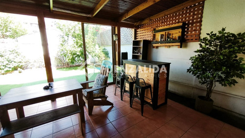 Casa En Venta De 4 Dorm. En Maipú