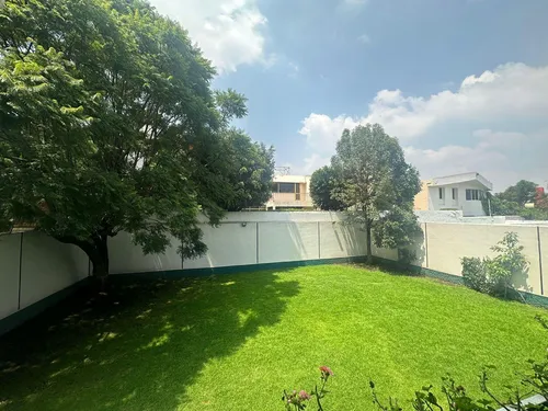En Venta Lujosa E Iluminada Residencia, Localizada En Circuito Novelistas, Satélite.
