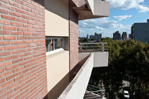 Departamento En Venta - 2 Dormitorios 2 Baños - Cochera - 82mts2 - Monte Grande, Echeverría
