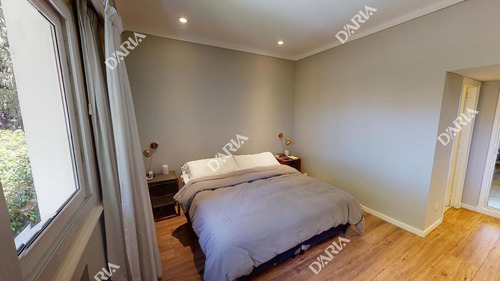 En Buena Zona Residencial, Chalet Totalmente Actualizado Con Lo Mejor, Jardin, Pileta.