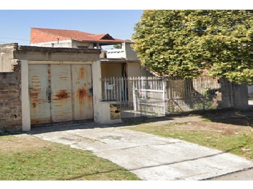Casa A Reciclar En Venta Excelente Ubicación En Berazategui 13 Al 2900 Lote De 10x20
