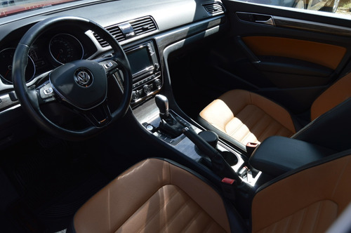 Volkswagen Passat 2018 V6 Rojo