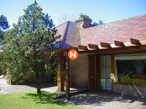 Casa En Venta Y Alquiler, Lugano, Punta Del Este, 5 Dormitorios.- Ref: 204960