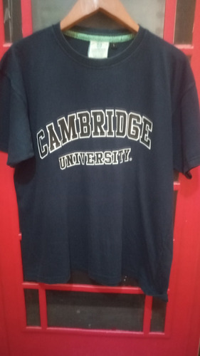 Remera Cambridge University England Talle L // Belgrano