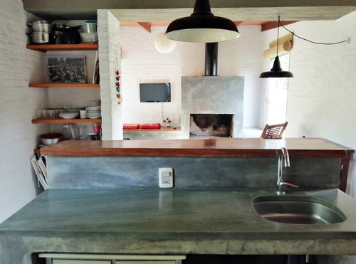 Muy Buena Casa En La Pedrera, Excelente Ubicación.