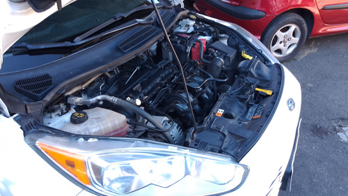 Ford Fiesta Kinetic 1.6 Titanium Powershift 120cv