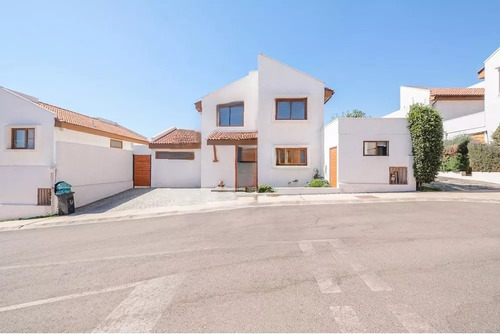 Casa En Venta De 4 Dorm. En Codominio