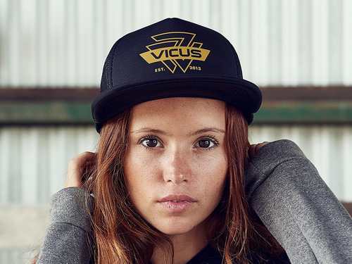 Imagen 2 de 3 de Gorra Cap Vicus Tres V Negro