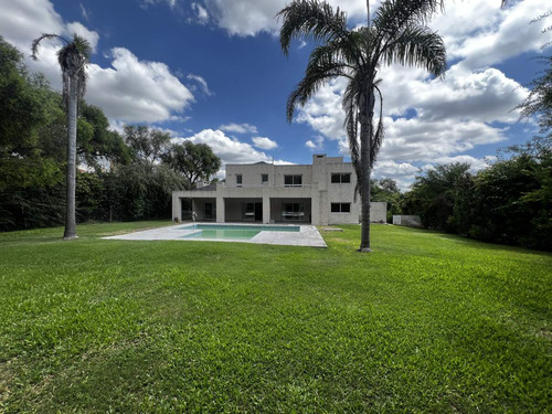 Casa De 4 Dormitorios En Alquiler En El Country El Bosque