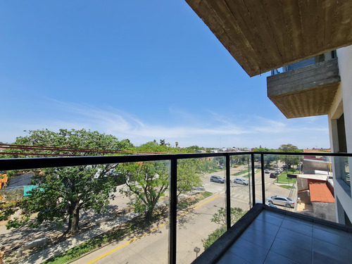 Gran Semipiso Amplio, 2 Balcones, 2 Baños 2 Dorm Con Placard